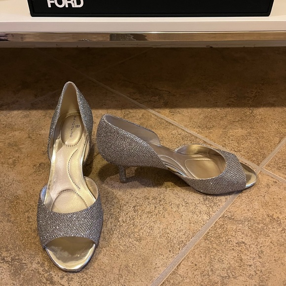 Bandolino Gold Nubilla Pump Size 7 - Picture 2 of 6